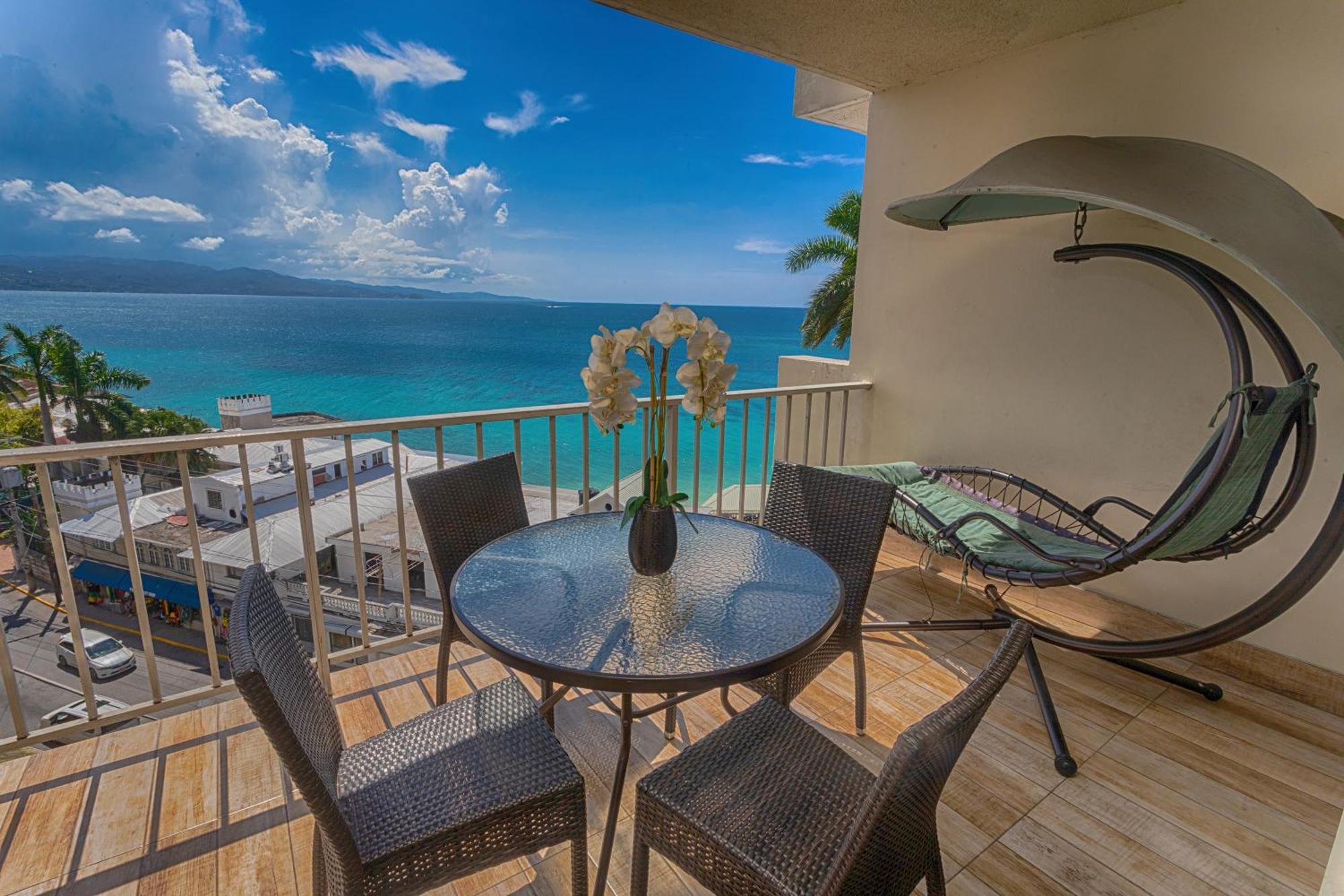 Montego Bay Club Apartments Εξωτερικό φωτογραφία