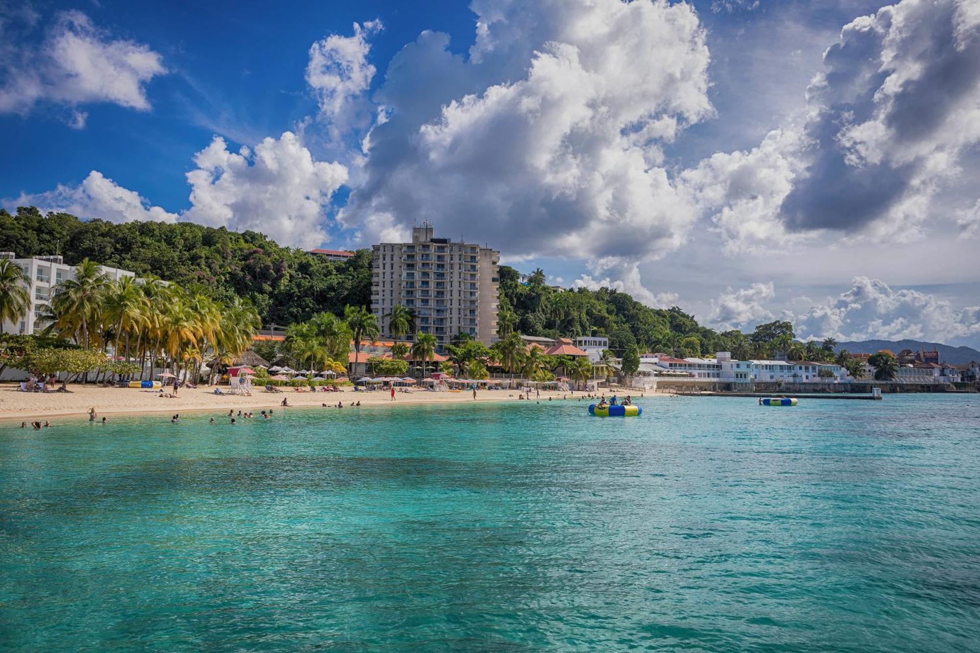 Montego Bay Club Apartments Εξωτερικό φωτογραφία