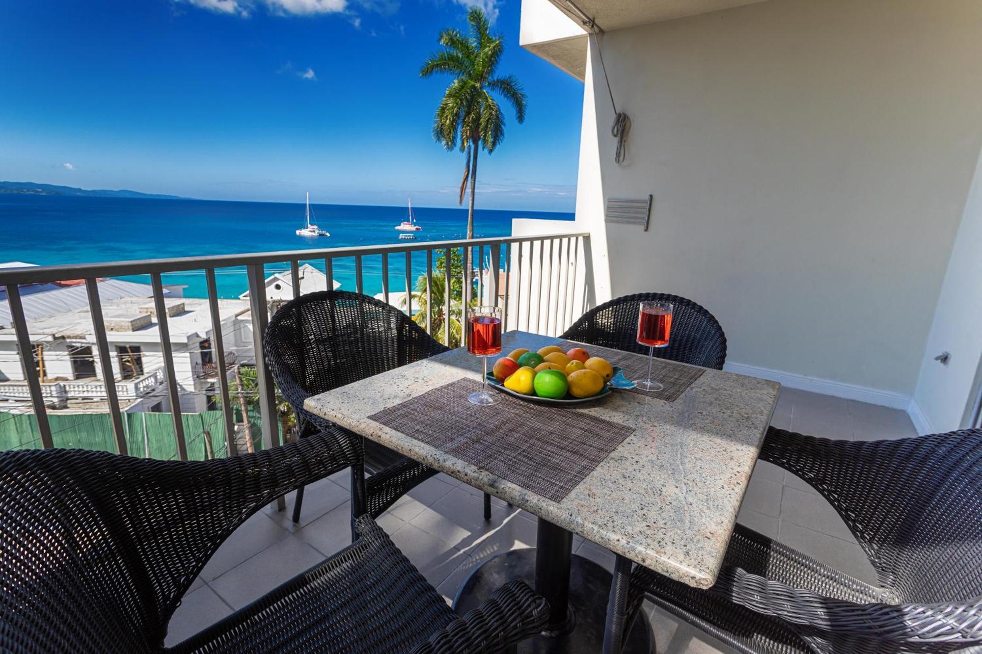 Montego Bay Club Apartments Εξωτερικό φωτογραφία